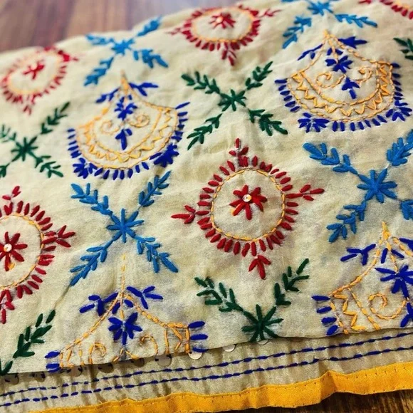 Chanderi phulakari dupatta - Picture 1 of 2